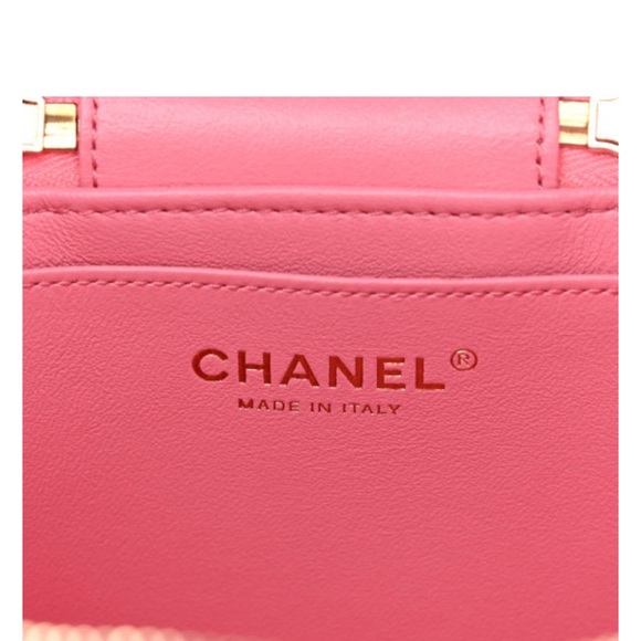 Beautiful pink Chanel vanity bag - Picture 11 of 16